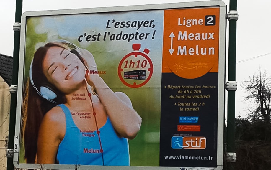 Panneau publicitaire extérieur grand format sur voirie