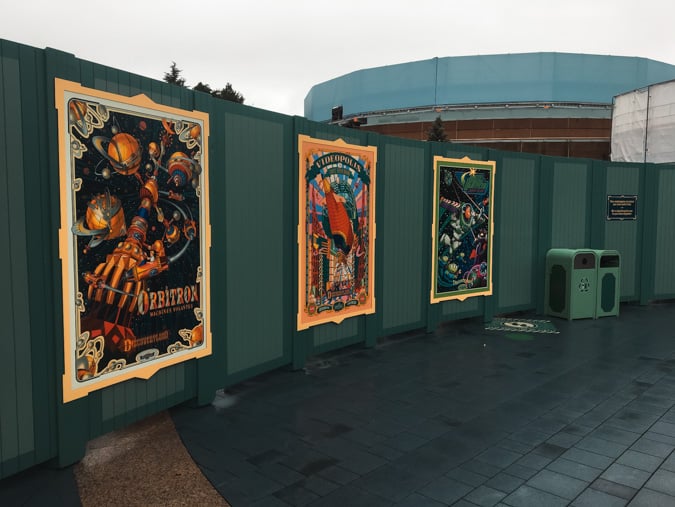 Ensemble d'affiches évènementielles sur palissades