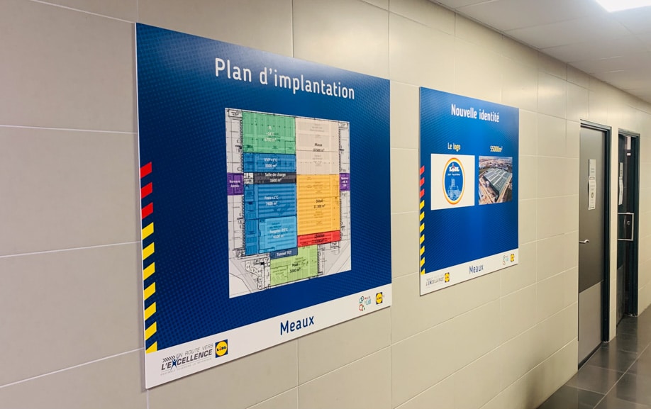 Panneau signalétique RH présentant l’organisation des services