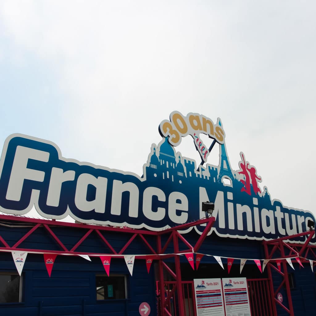 Exemple de signalétique de parc d'attraction