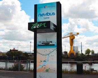 Totem pour la TAN à Nantes