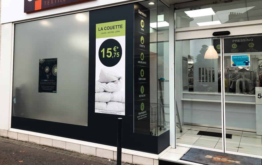 Habillage d'une façade d'un magasin pressing sur Nantes