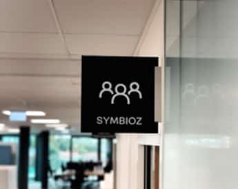 Enseigne drapeau de pour les bureaux d'une entreprise