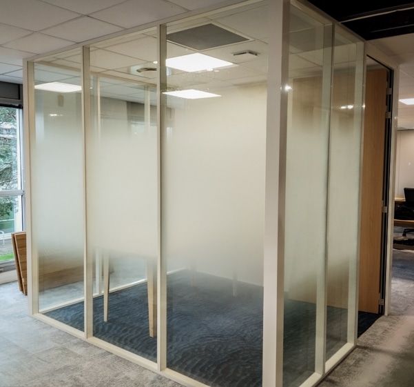 Réalisation d'un vitrophanie pour les locaux d'une entreprise