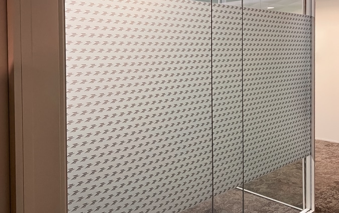 Vitrophanie dans des locaux d'entreprise