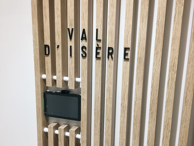 Signalétique à l'entrée d'une salle de réunion