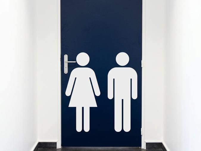 Signalétique sanitaire WC design sur mesure avec pictogrammes homme femme sur porte bleue