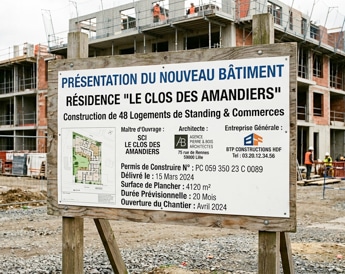 Panneau de chantier réglementaire en liens avec les normes