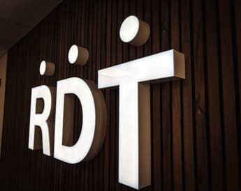 Exemple d'enseigne lumineuse installée par Graphitis