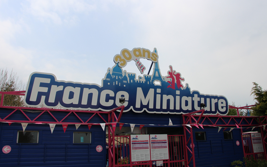 Création graphique de l’enseigne France Miniature pour les 30 ans du parc