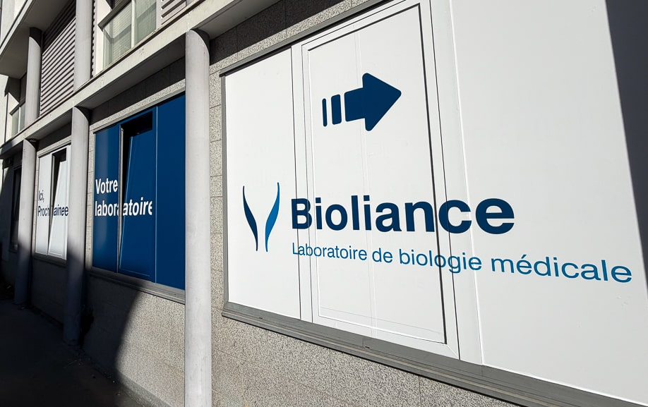 Habillage temporaire de façade pour le laboratoire Bioliance à Nantes