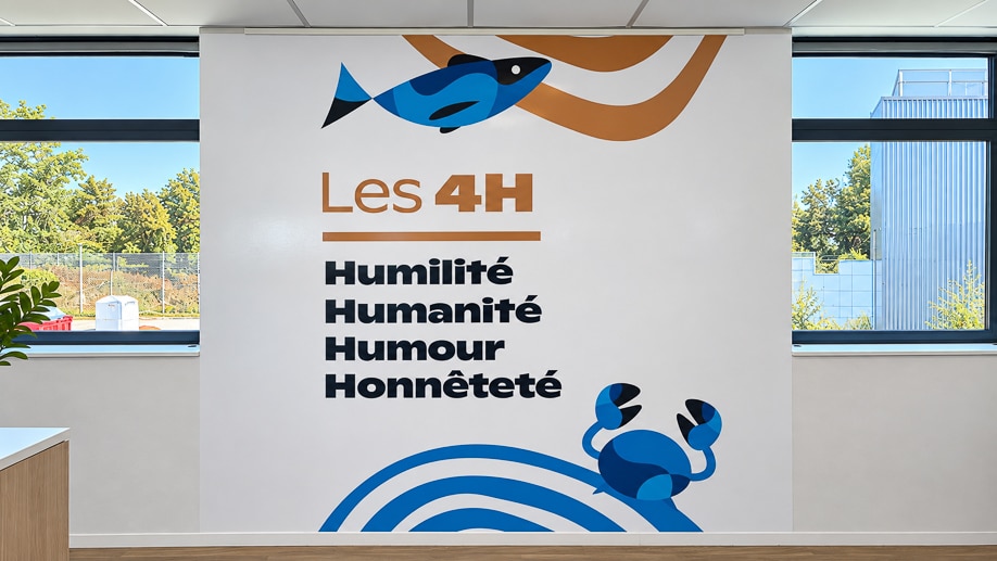 Adhésif mural présentant les valeurs de l’entreprise Cap Marée