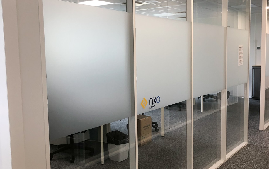 Film dépoli posé sur les cloisons vitrées des bureaux Techni Pro