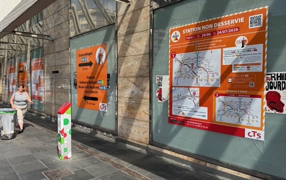 Panneau extérieur signalétique informationnelle pour du transport urbain